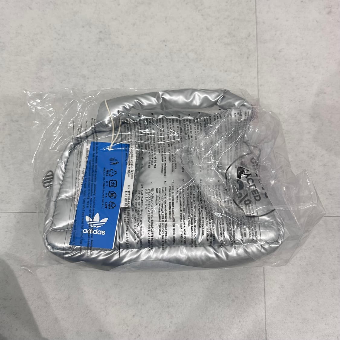 아디다스 메탈릭 미니 볼링백 실버 (새상품) 상품이미지2