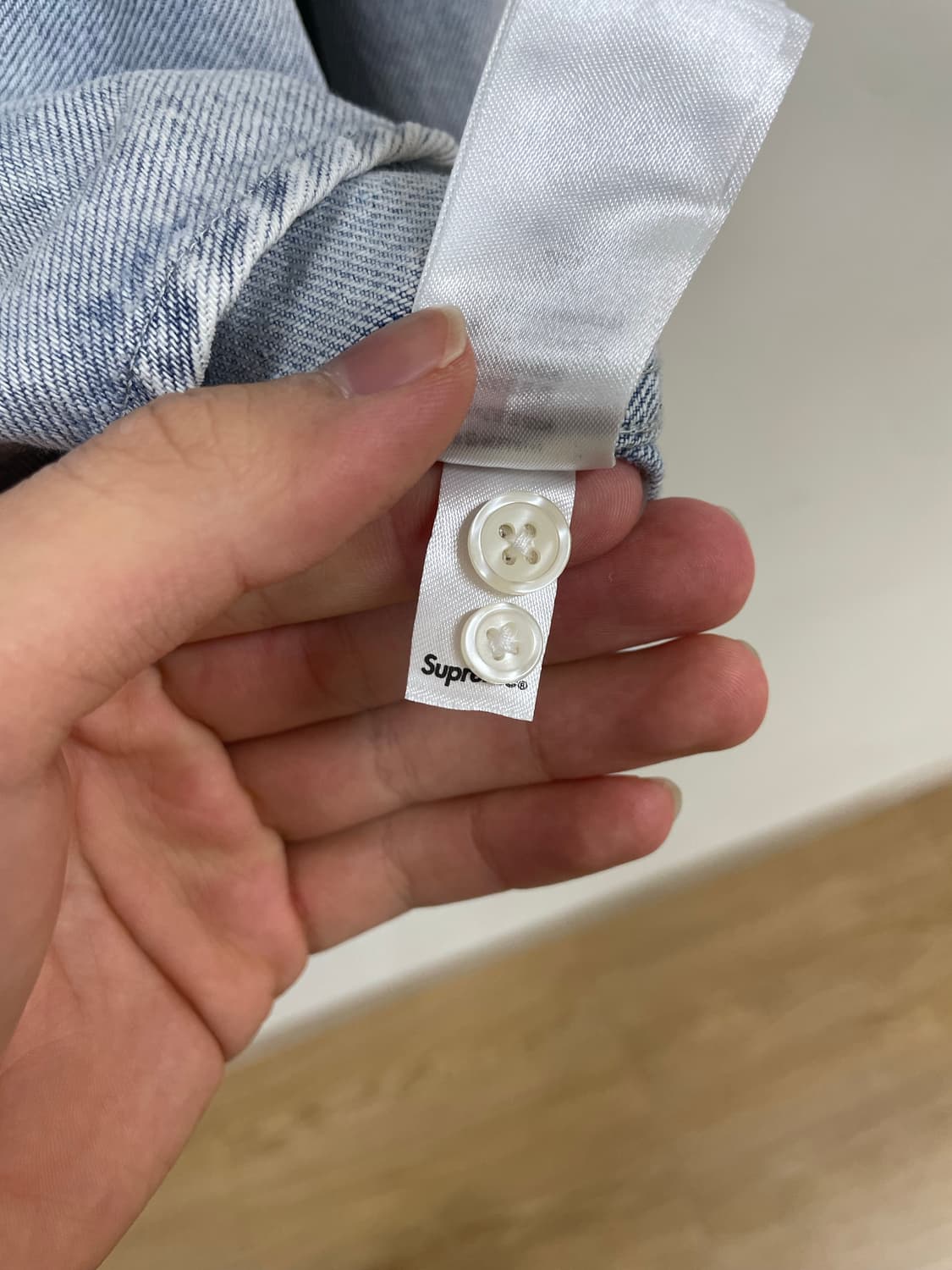 [새상품] 24ss 슈프림 스몰 박스 데님 셔츠 상품이미지5