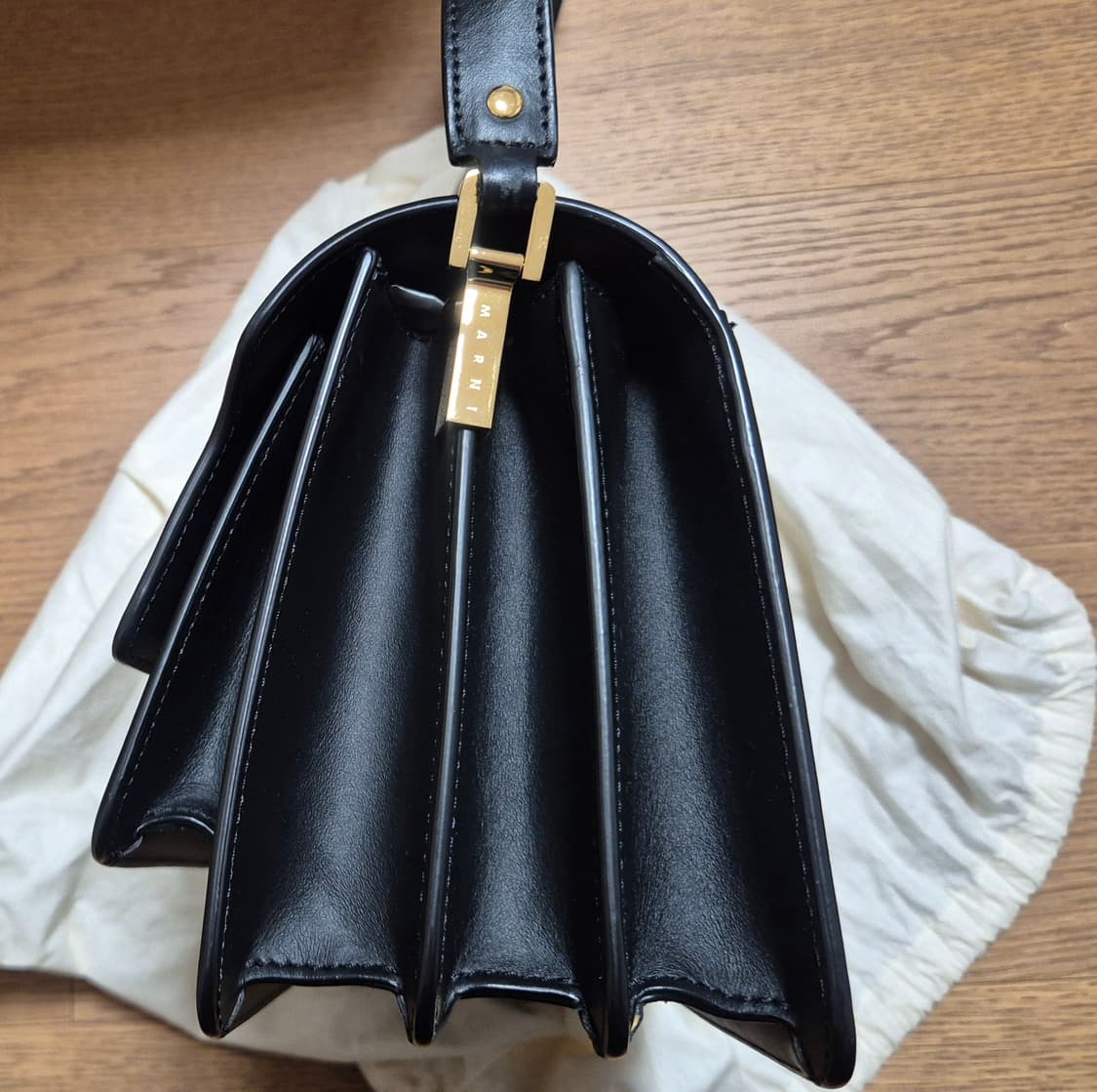 마르니 트렁크 카프스킨 미디움 상품이미지4