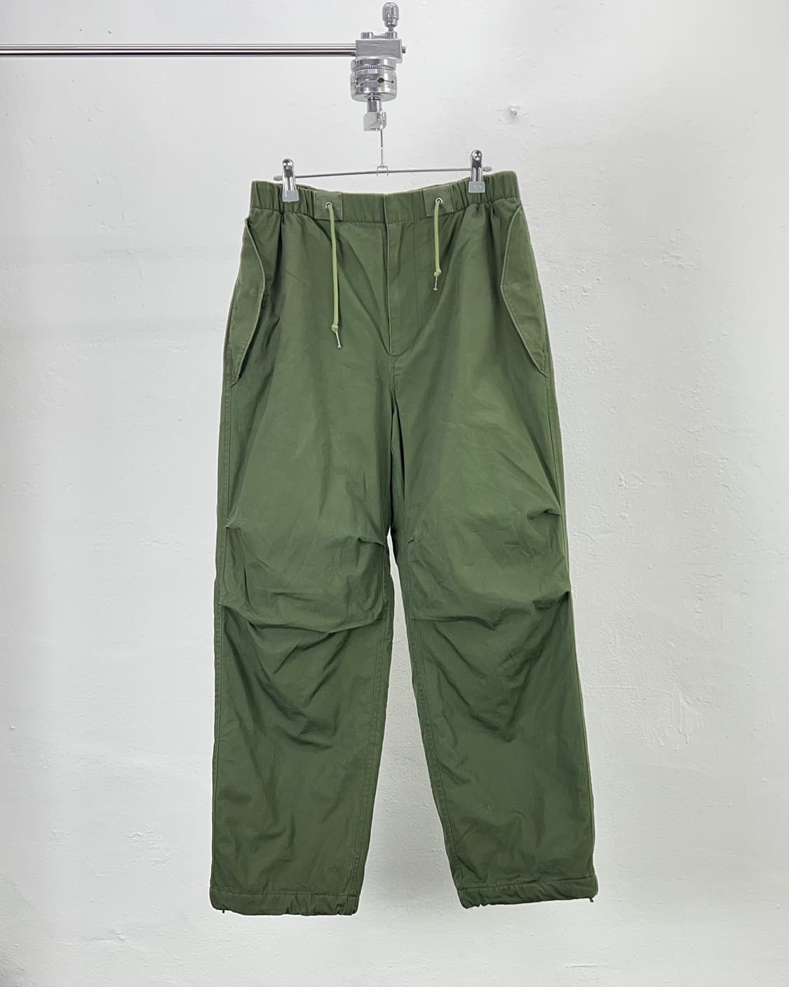 카키스 투턱 퀼팅 루즈핏 파라슈트 아미 팬츠 상품이미지1