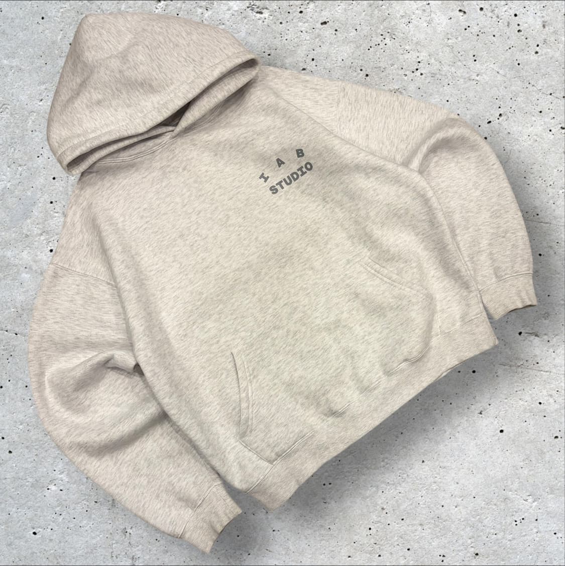 [L] 아이앱스튜디오 IAB STUDIO 후드티 라이트그레이 C946 상품이미지2