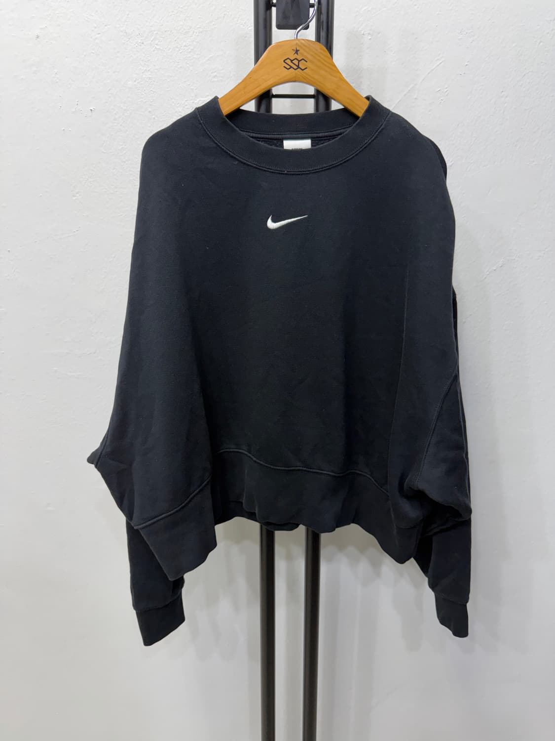 정품) 나이키 여성 오버 크롭핏 블랙 맨투맨 티셔츠 M 상품이미지1