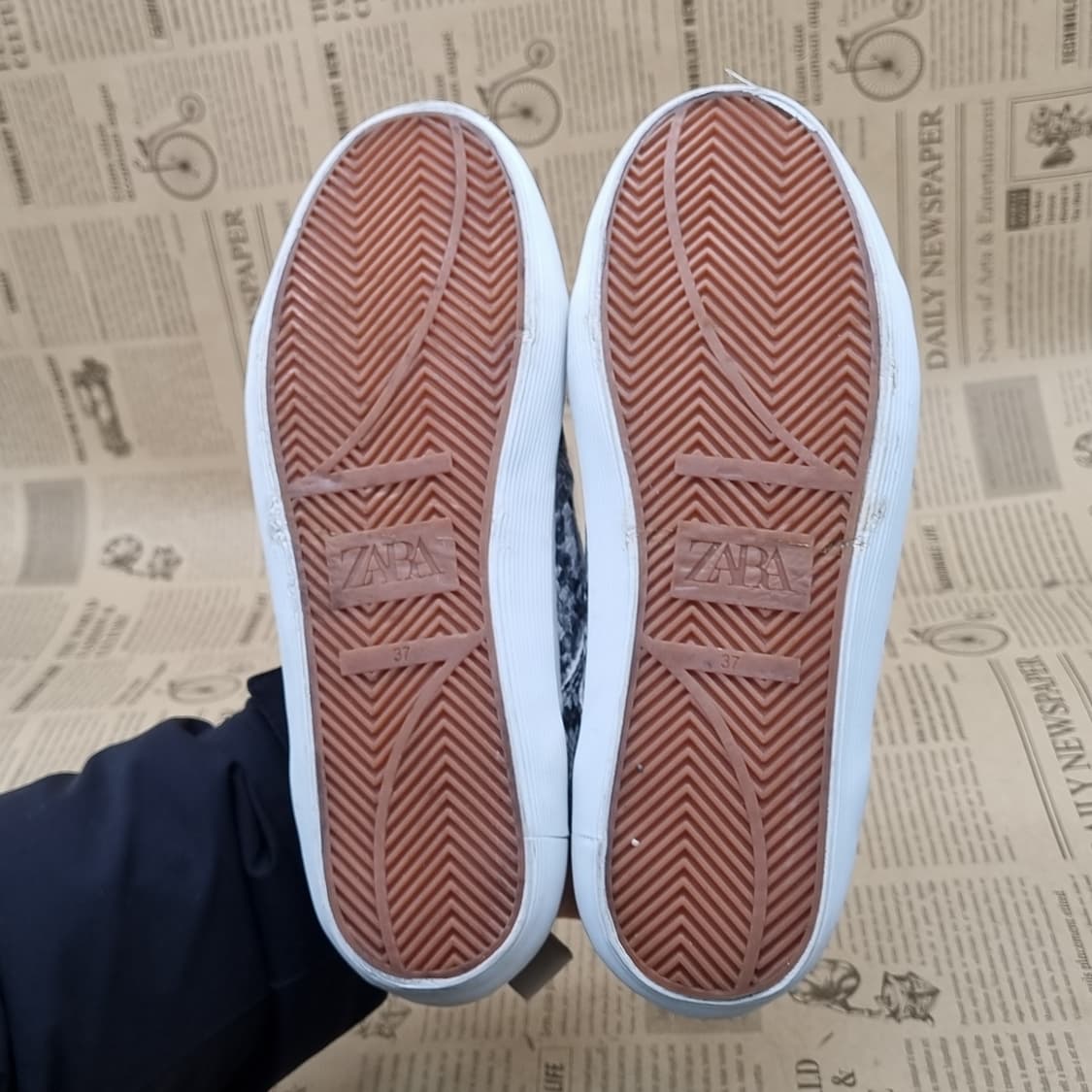 자라 뱀피 무늬 여성스니커즈240 상품이미지3