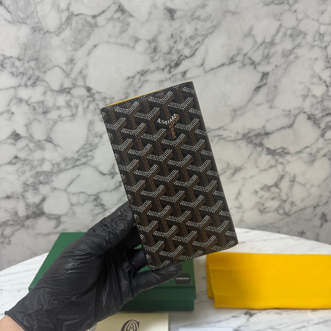 고야드 생로슈 장지갑
블랙 상품이미지3