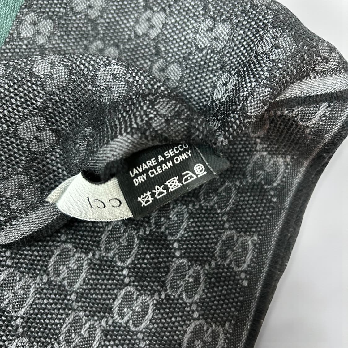 구찌 GG로고 자카드 삼선 울실크 머플러 상품이미지5