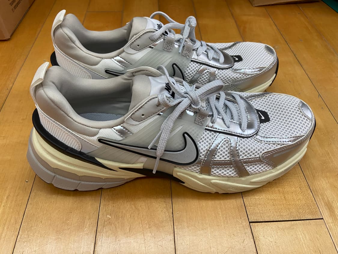 나이키 W V2K 런 서밋화이트 280mm 상품이미지3