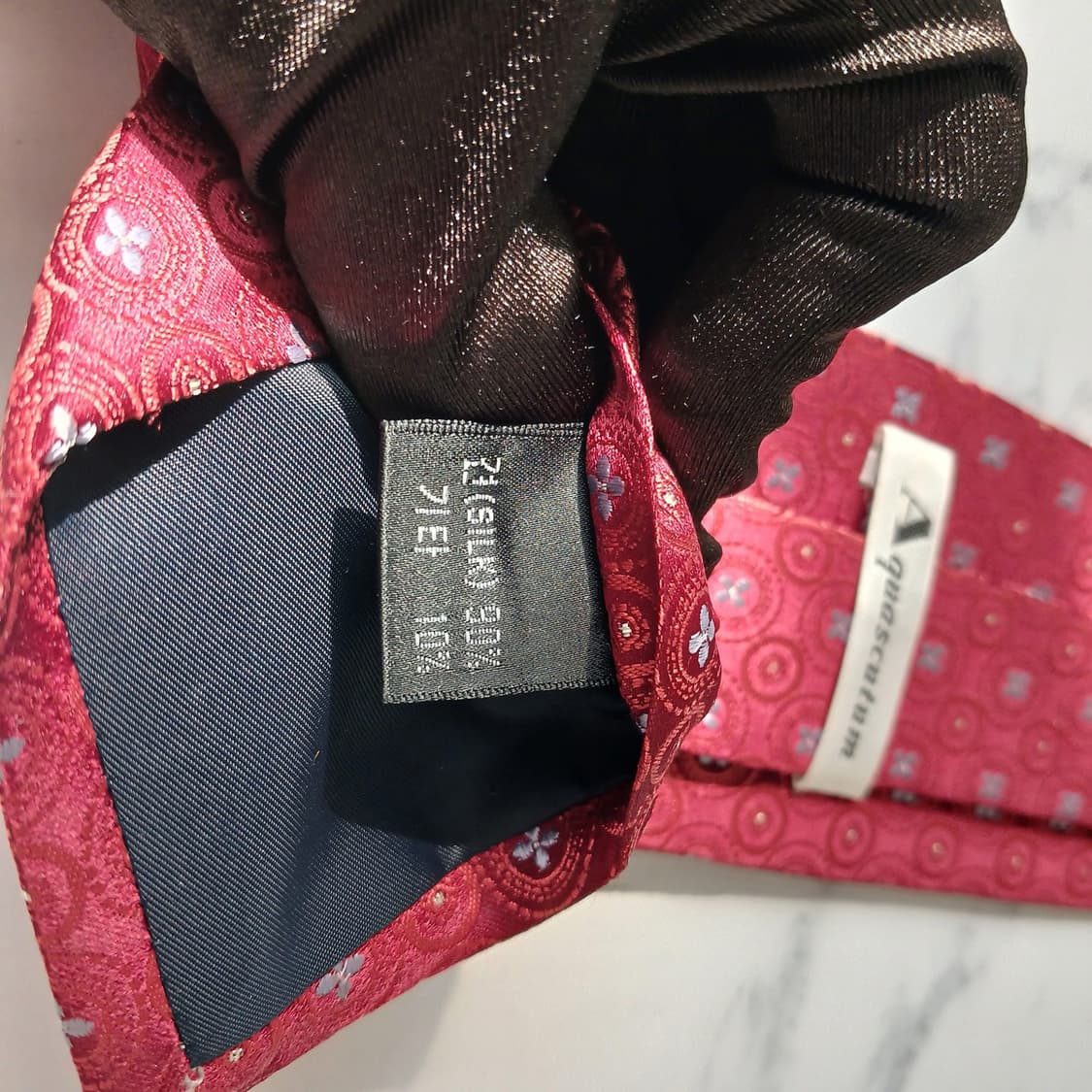 아쿠아스큐텀 넥타이 레드 플라워 패턴 S~A+등급 E896
 상품이미지10