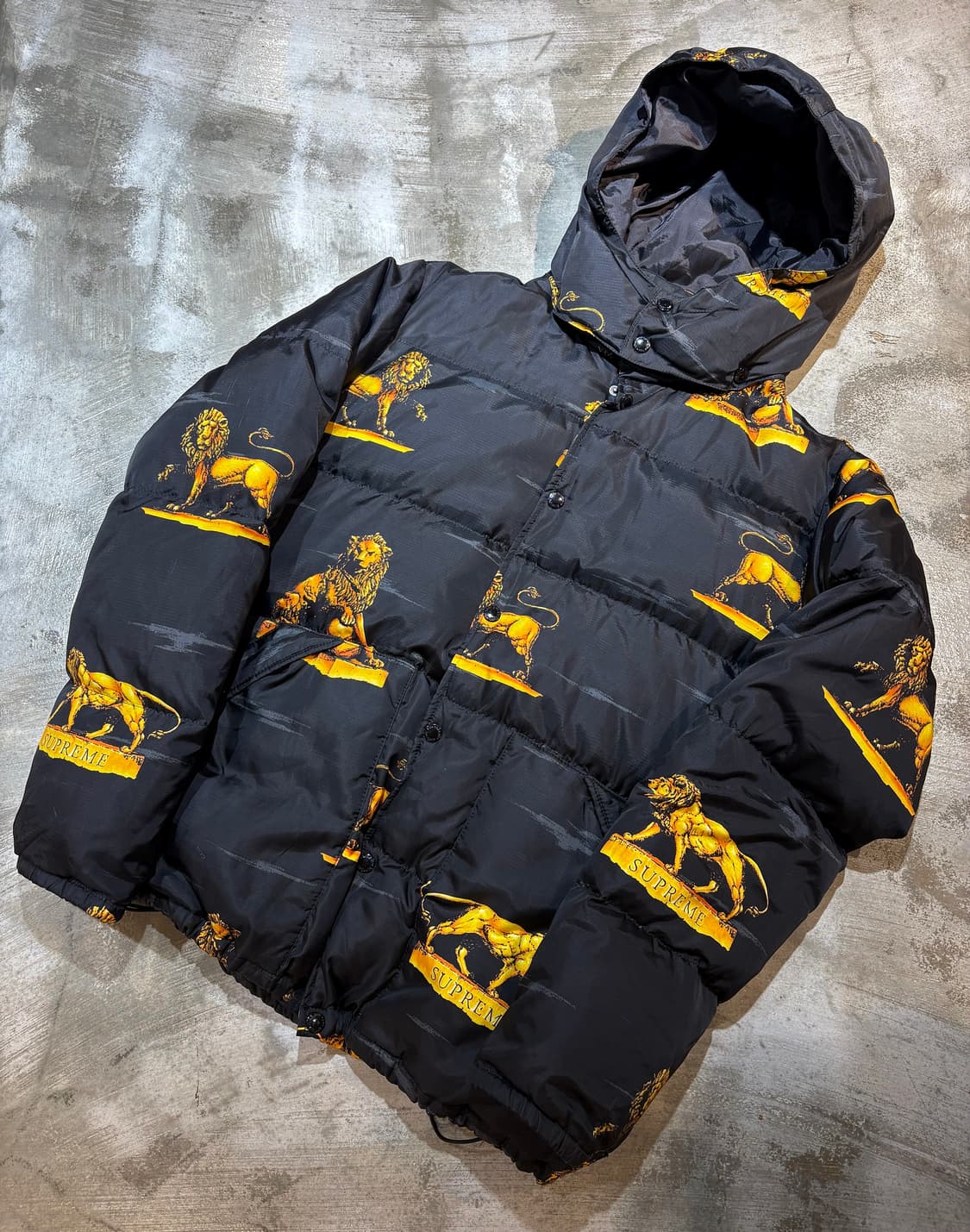 13FW 슈프림 라이언 퍼피 패딩 자켓 상품이미지1