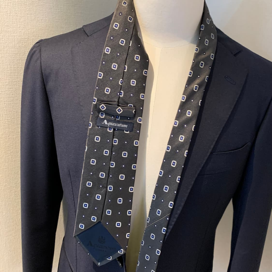 아쿠아스큐텀 챠콜그레이 명품넥타이 100실크 클래식룩 A+등급 상품이미지2