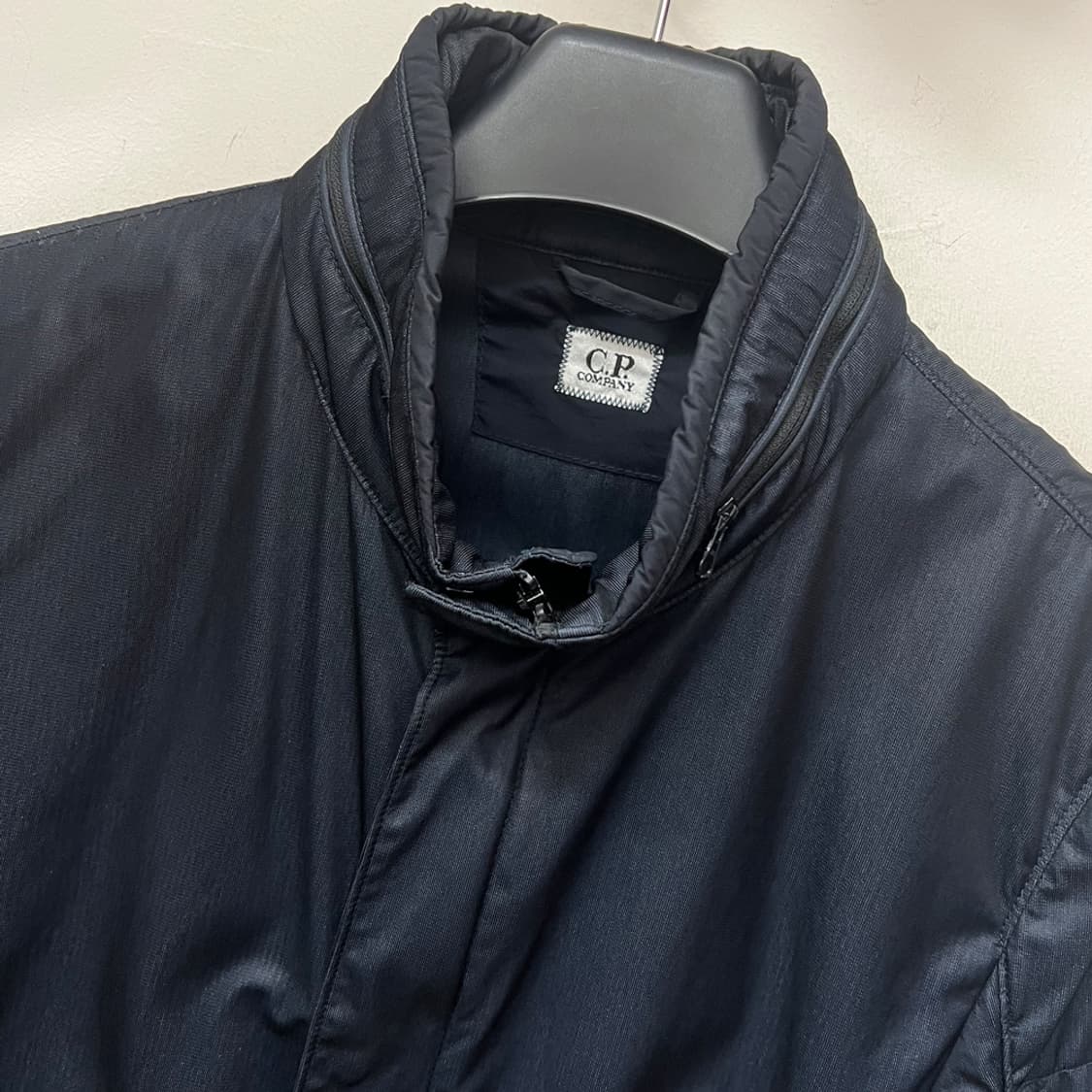 CP컴퍼니 BI-MESH 렌즈 와펜 자켓 M 상품이미지3
