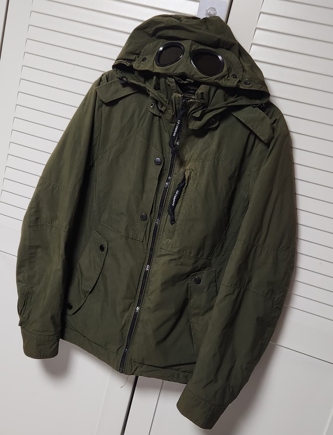 CP컴퍼니 고글 견장 카키 자켓 상품이미지4