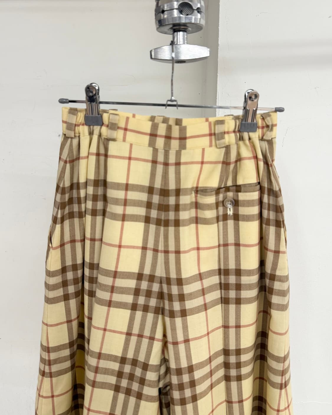 버버리 옐로우 노바체크 핀턱 미디스커트  상품이미지5