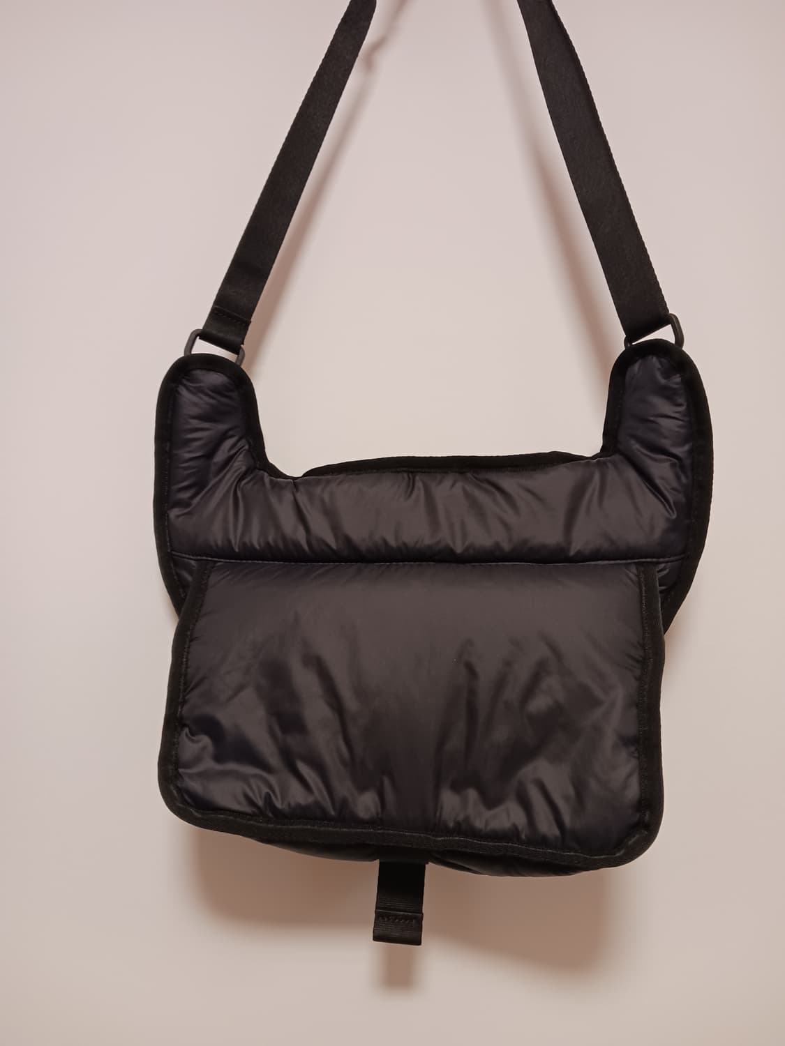 엄브로 패딩 슬링백 상품이미지6