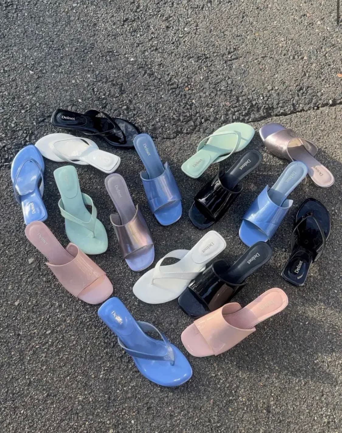 다이닛 ENAMEL FLIP FLOP IN BLACK 상품이미지1