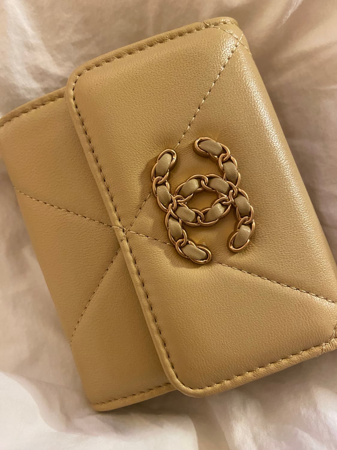 샤넬 체인 CC 19 지갑 베이지 상품이미지1