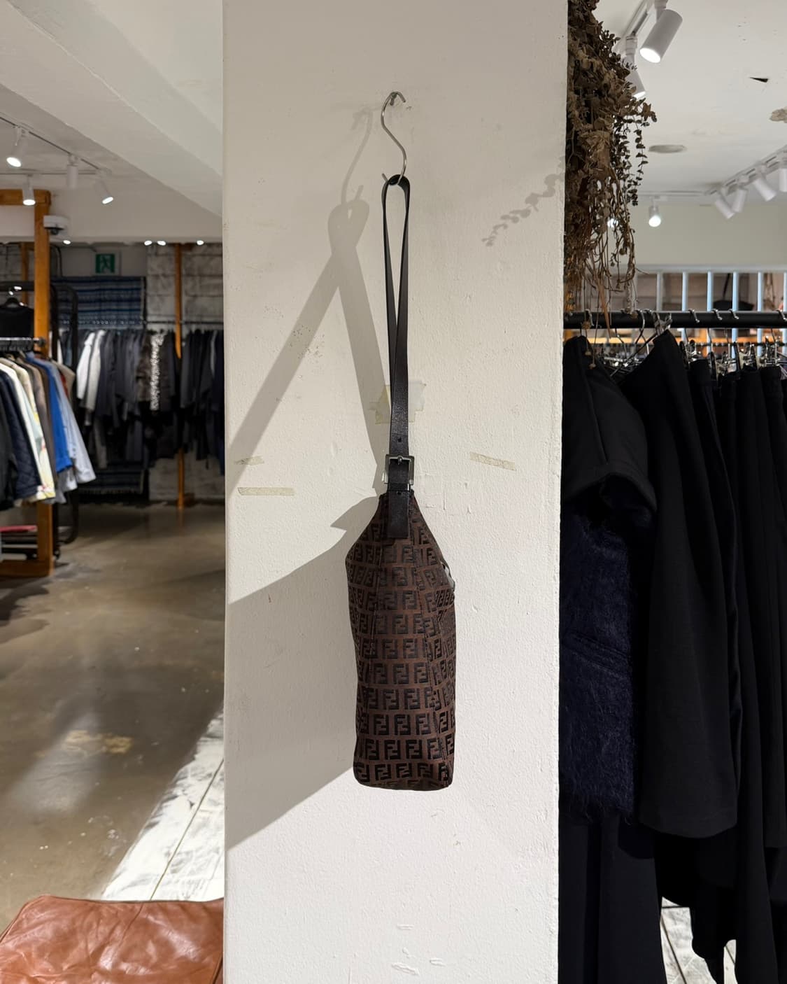 펜디 브라운 주키노 캔버스 숄더백 상품이미지5