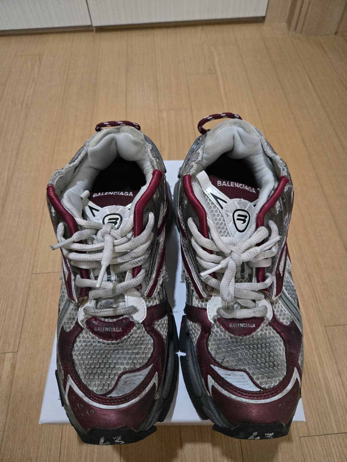 발렌시아가 뉴 러너 버건디 43 사이즈 판매합니다 상품이미지2
