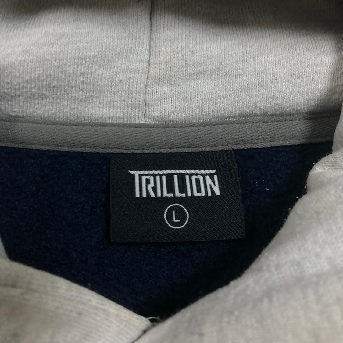 트릴리온 스펠아웃 빅로고 네이비 배색 후드티 상품이미지3
