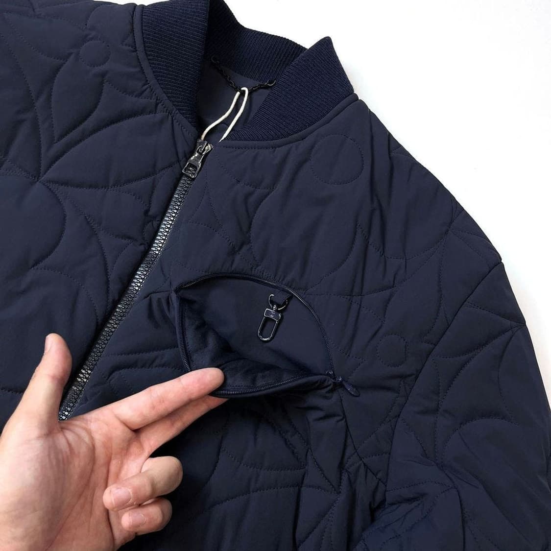 루이비통 21FW LVSE 퀄티드 블루종 PR2058 상품이미지4