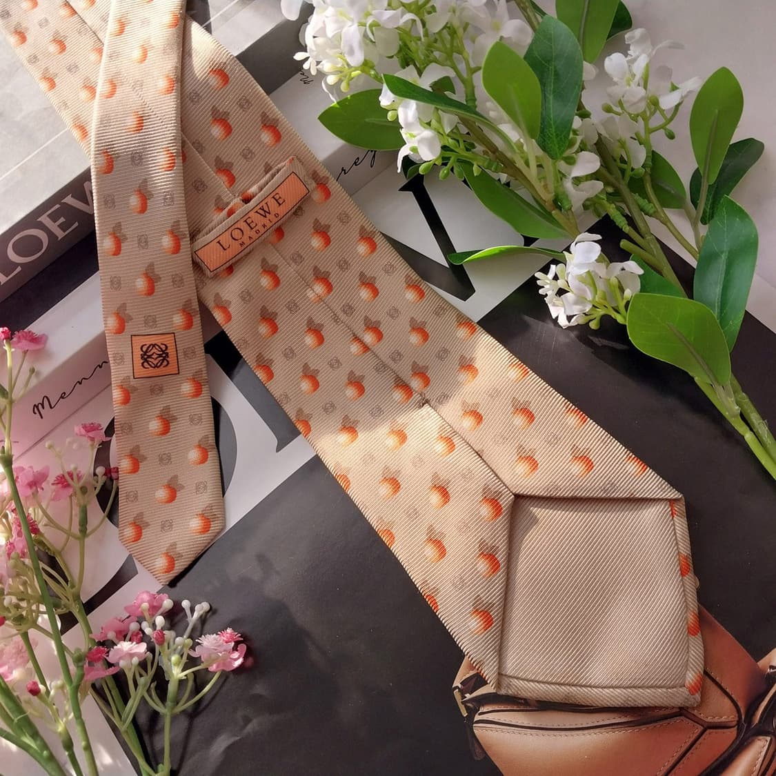 로에베 실크 베이지 로고&과일 패턴 넥타이 9.3cm A등급 K1728
 상품이미지5