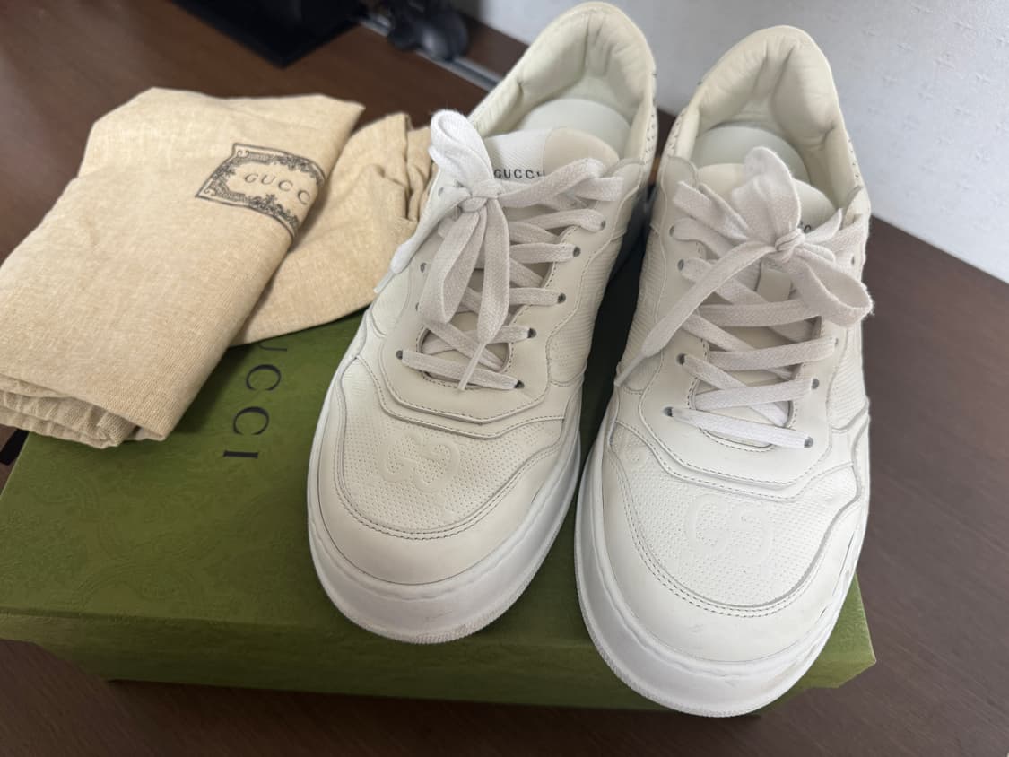 GUCCI 구찌 GG 엠보 화이트 스니커즈 270 (IT 8) 상품이미지1