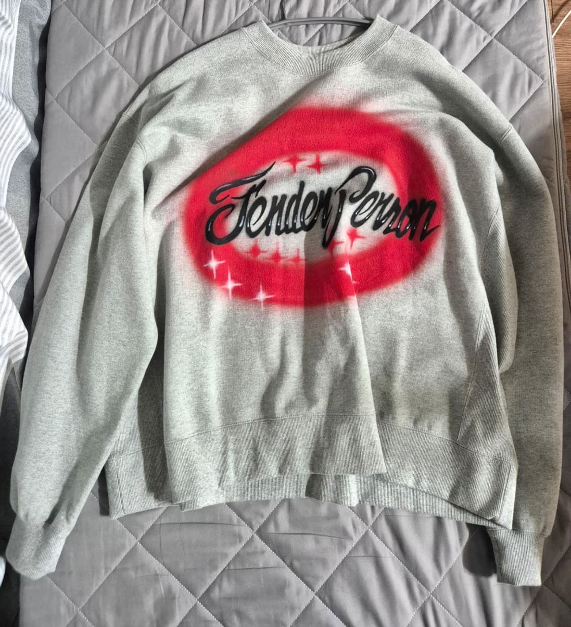 텐더퍼슨 맨투맨 상품이미지1