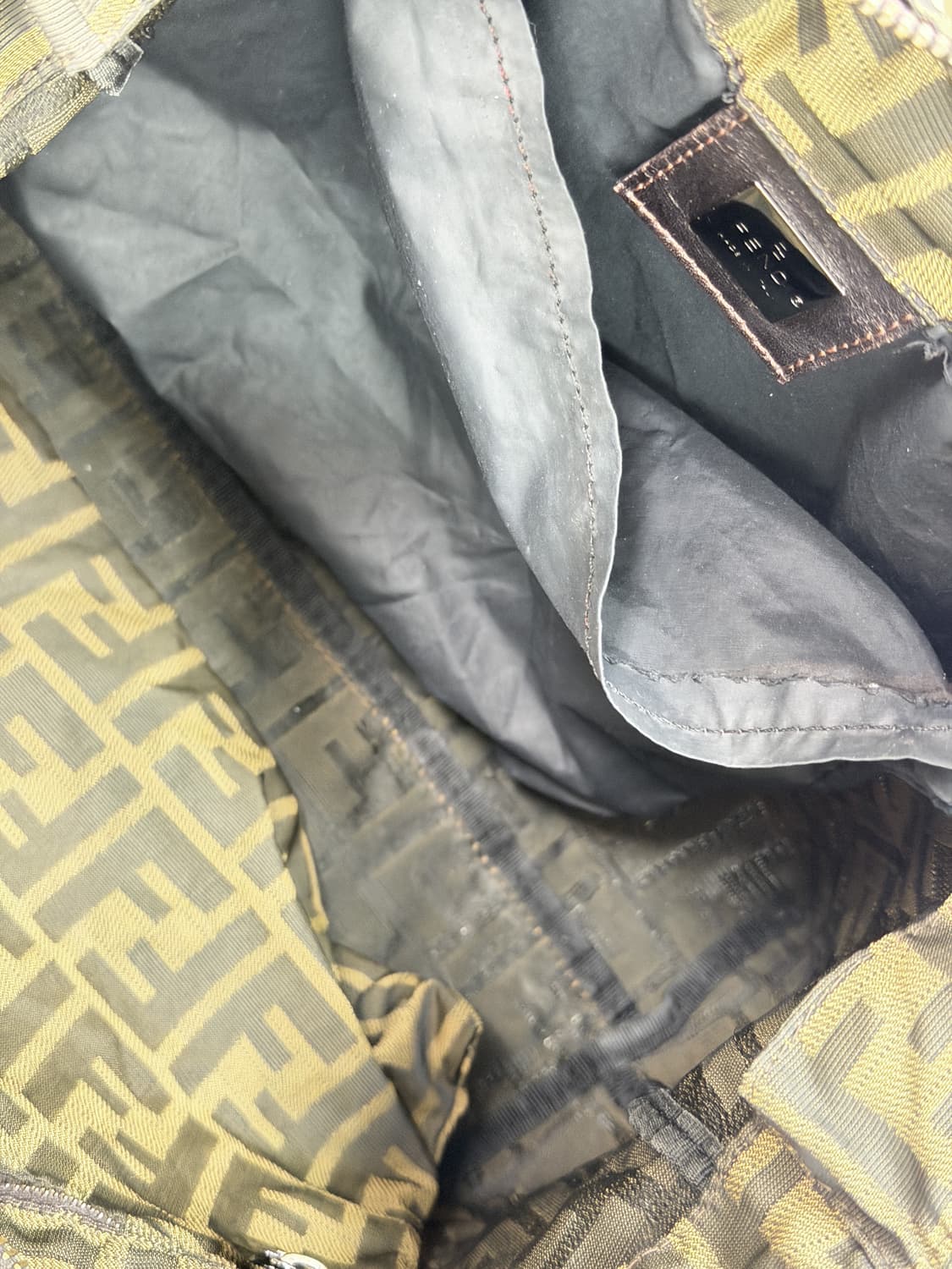 펜디 주카 자카드 숄더백 상품이미지8