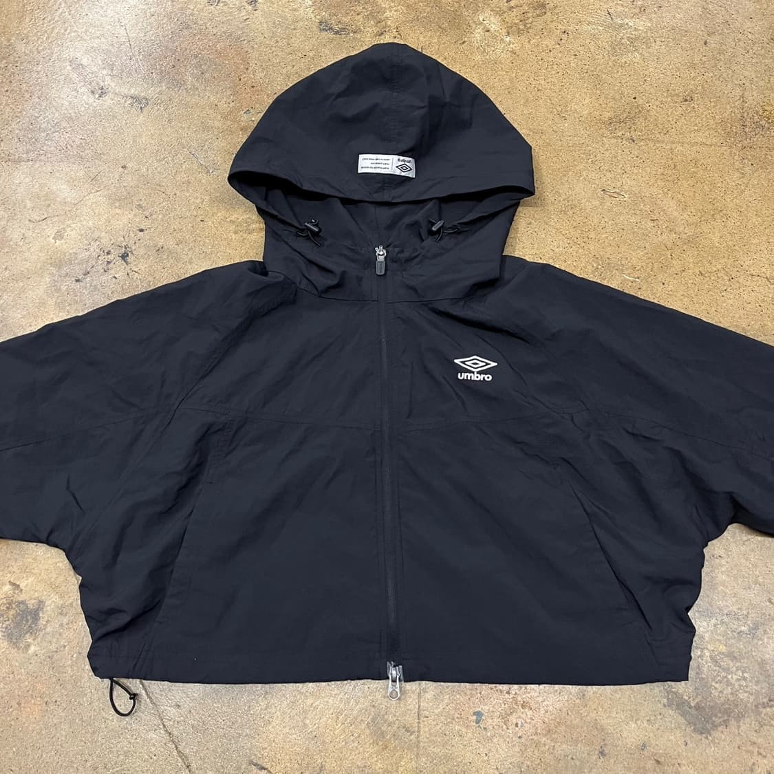 [정품/90] 엄브로 블랙 후드 바람막이 자켓 b18 상품이미지3