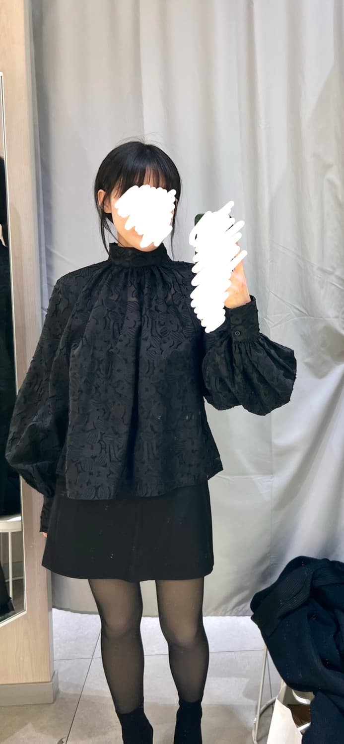 하이넥 핀턱 퍼프 블라우스 블랙 상품이미지1