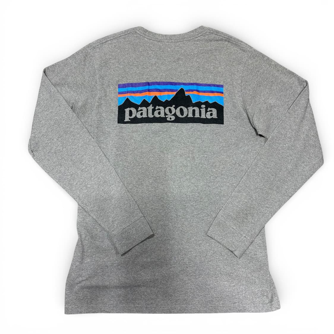 M 파타고니아 그레이 백로고 롱슬리브 상품이미지1