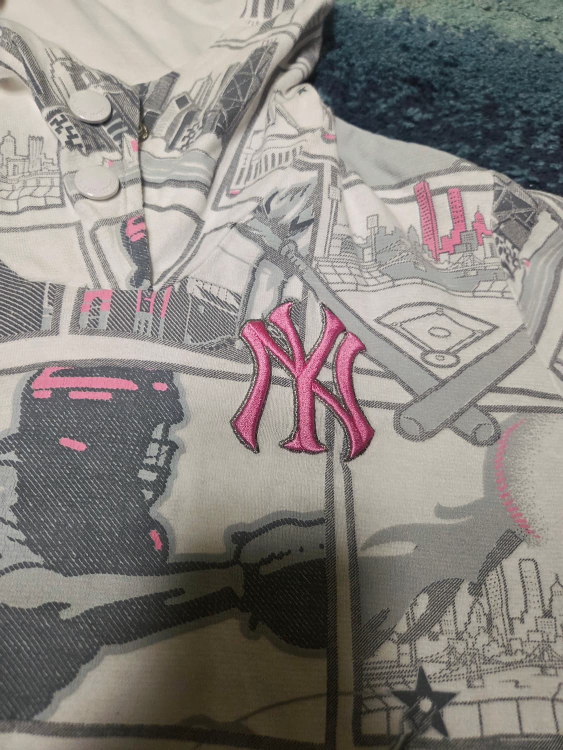 택포)MLB NY 반팔후드 Y2K 카툰 야구 농구 축구 고세구 짱구 흰색 상품이미지2