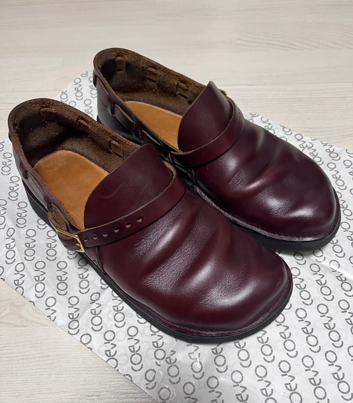 240/7D_우먼) 오로라슈즈 미들 잉글리쉬 버건디 판매. 상품이미지2