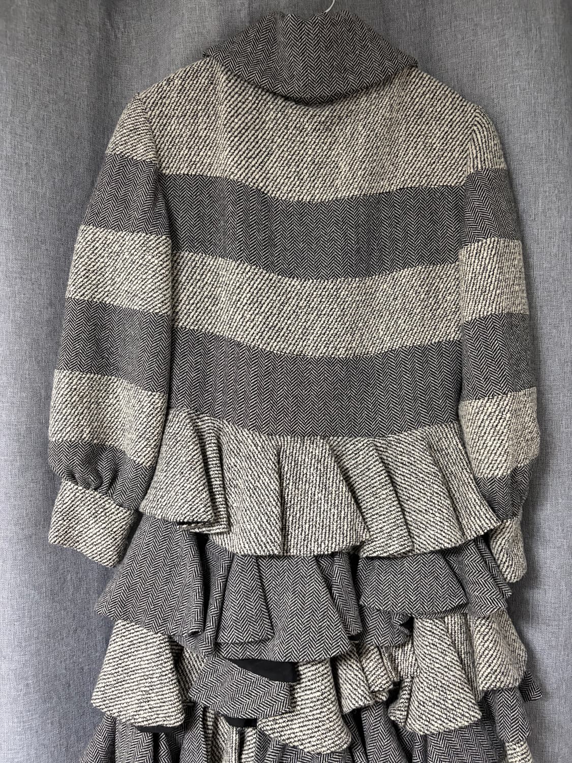 모스키노 헤링본 러플 코트 상품이미지3