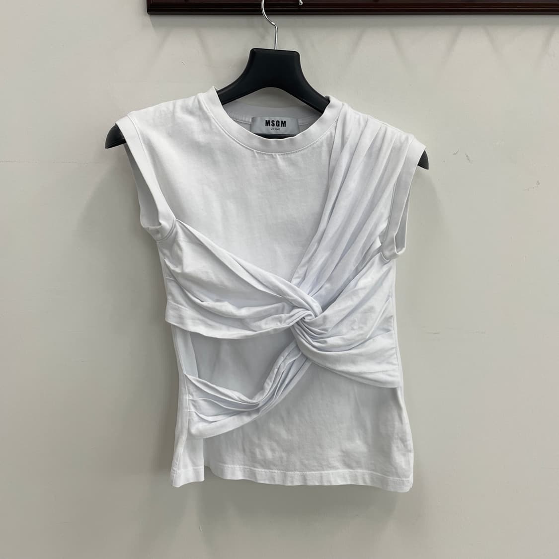 msgm 크로스 디테일 슬리브리스 나시 상품이미지1