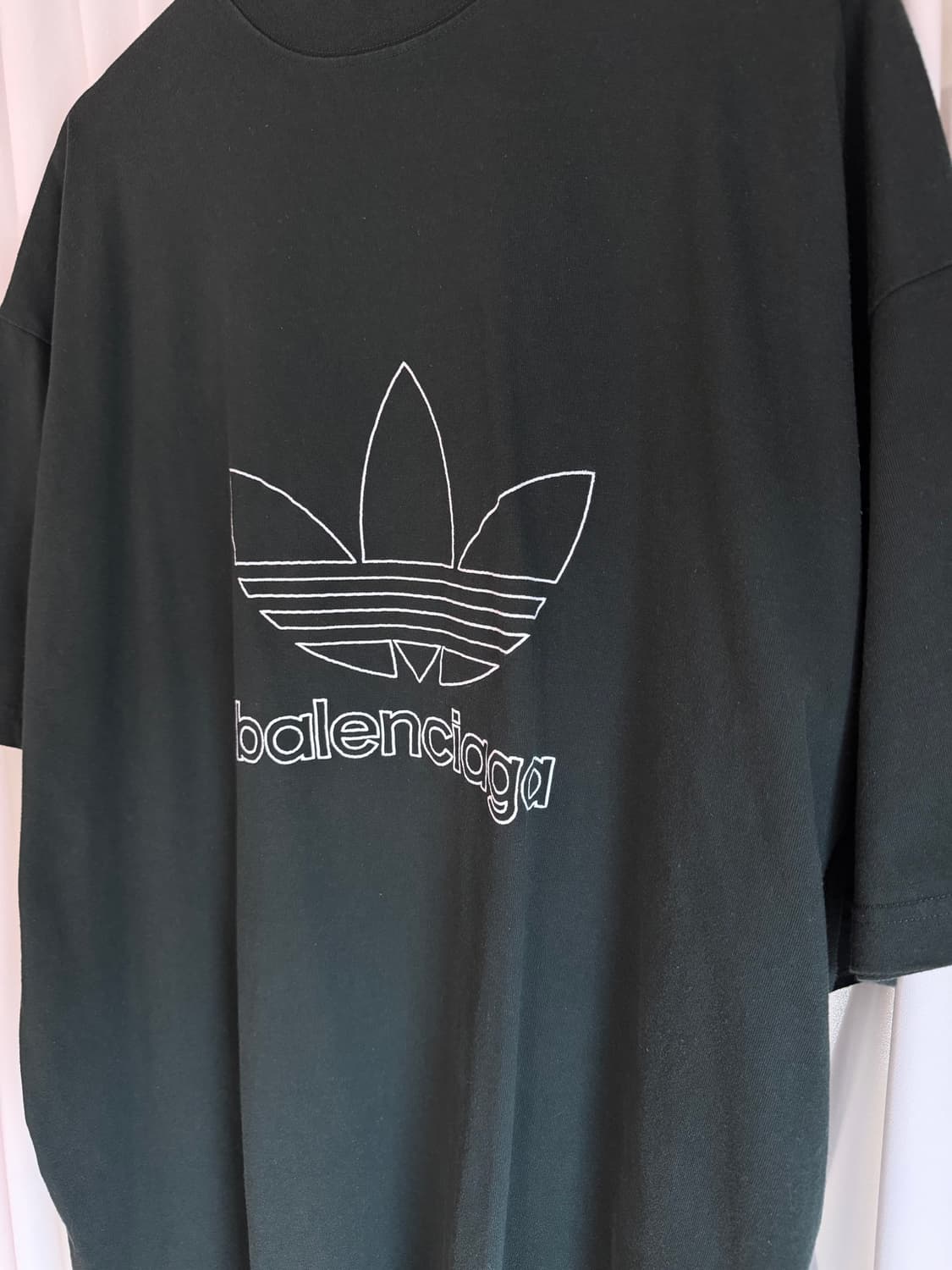 발렌시아가 adidas 빅로고 메인 오버사이즈 티셔츠 상품이미지2