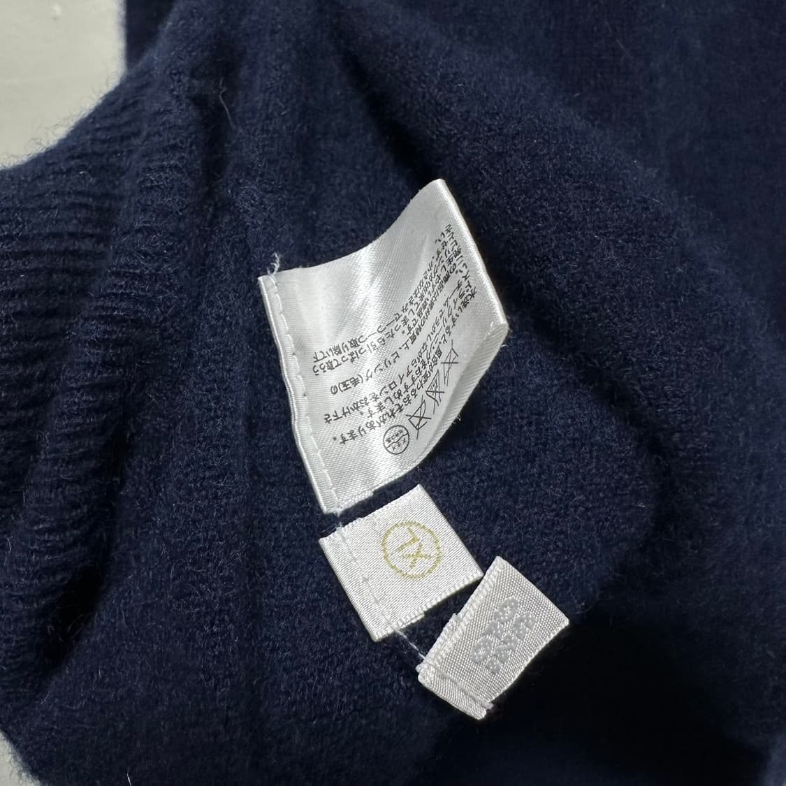 유니클로 캐시미어 브이넥 니트 상품이미지5