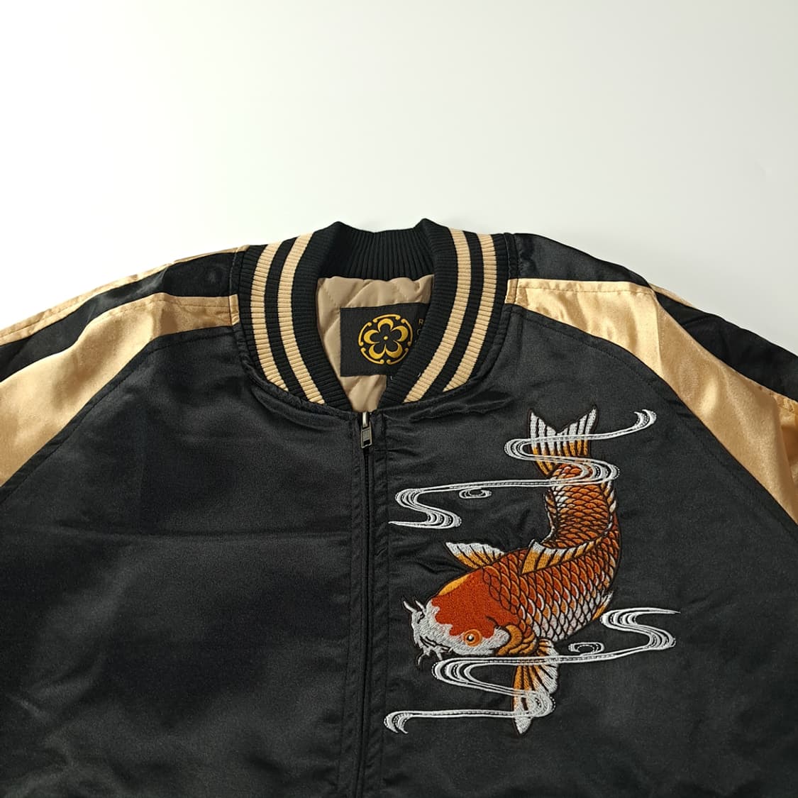 CK241 XL [새상품] 로그 새틴 골드 블랙 잉어 스카잔 자켓 상품이미지2