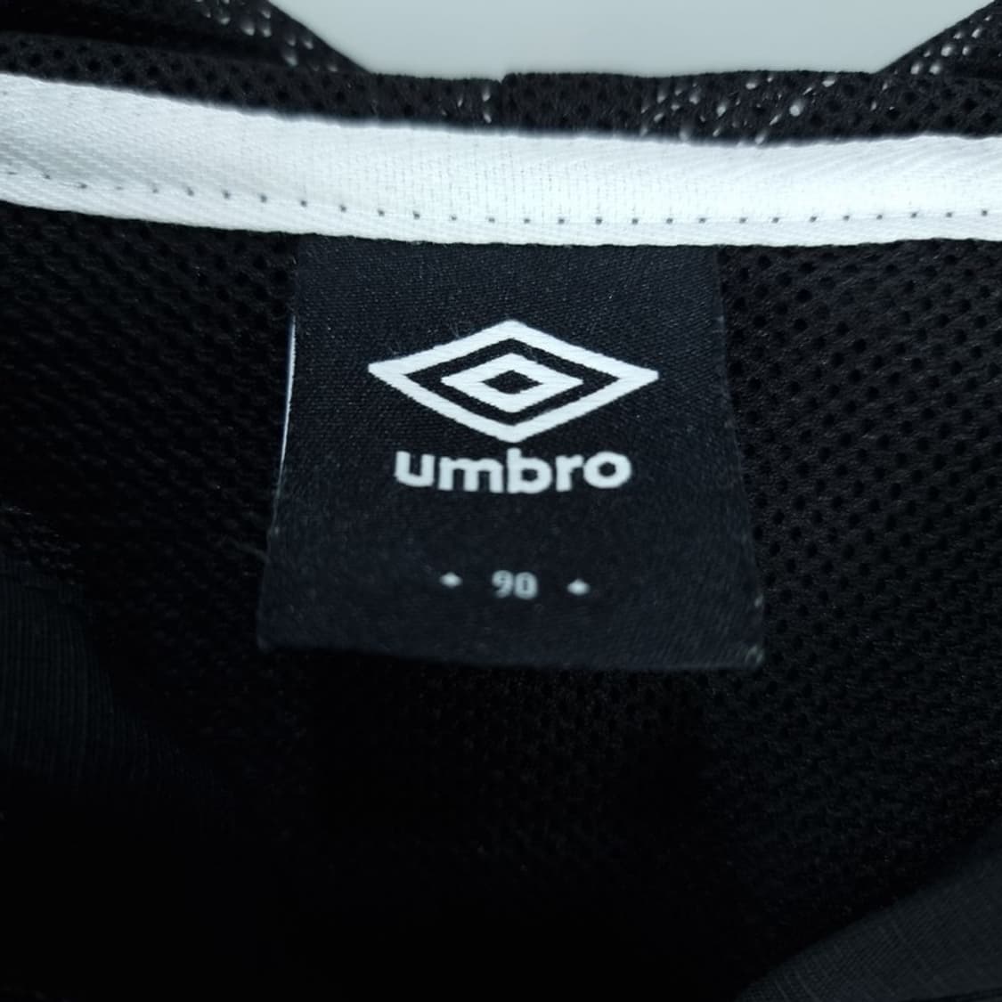 [엄브로] 오버핏 크롭 후드 바람막이 자켓 블랙 M19619 상품이미지7