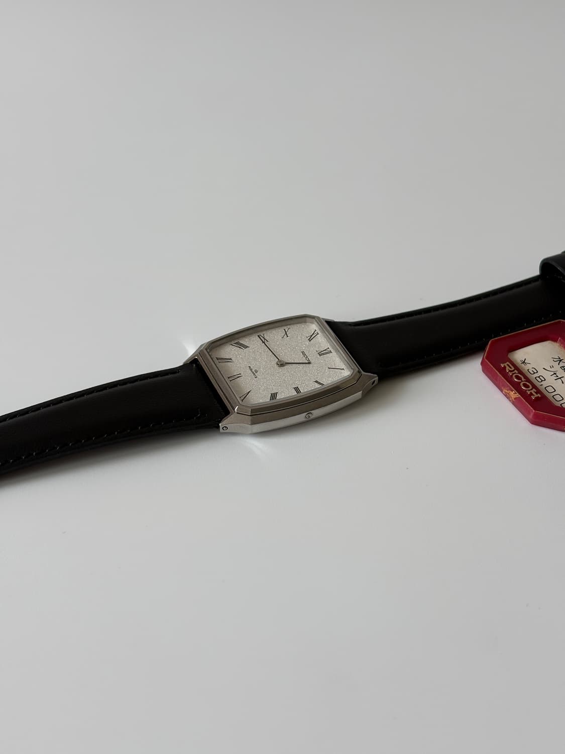 1980년대 펄 텍스처 다이얼 실버 탱크 쿼츠 남성 데드스탁 상품이미지5