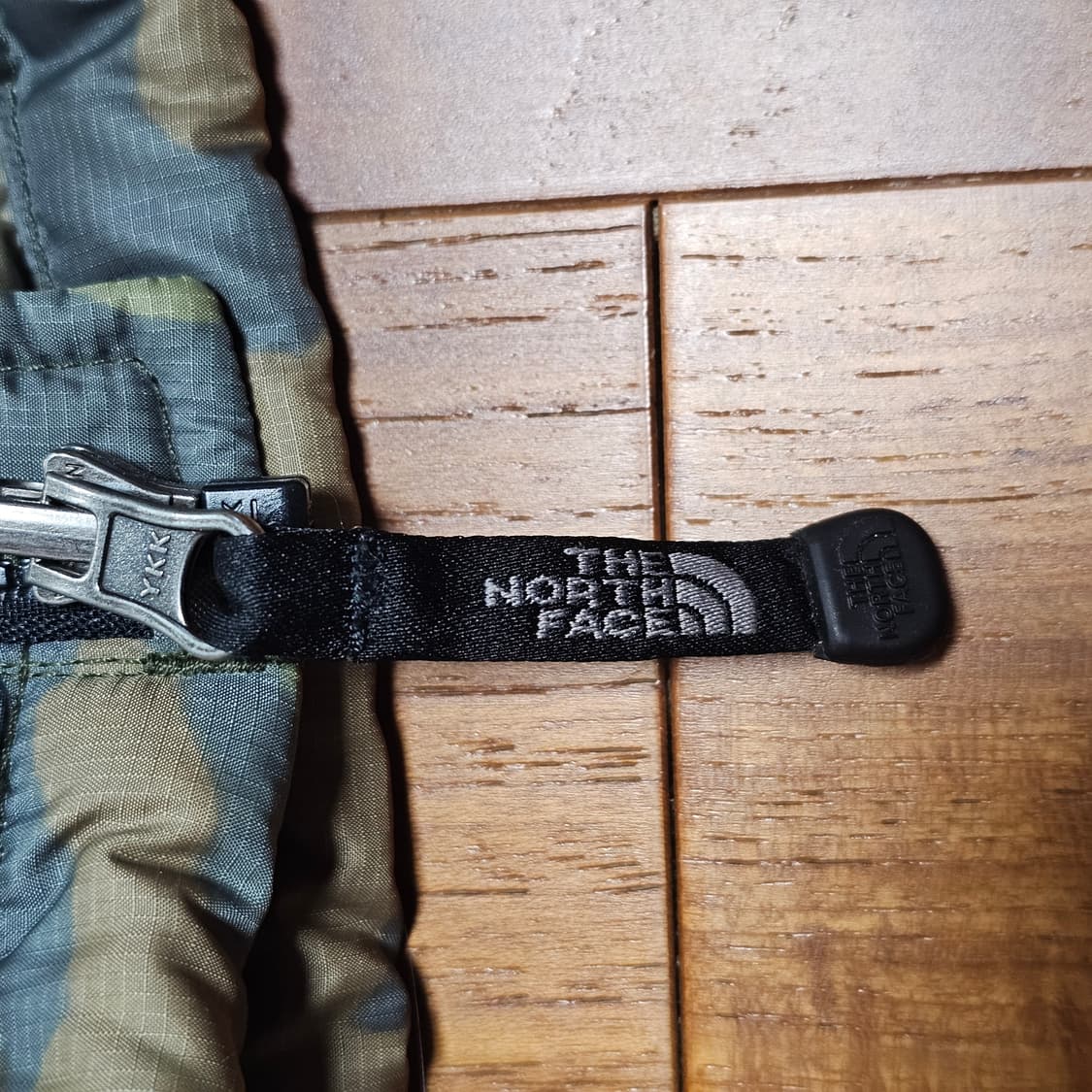 일본판노스페이스센터로고패딩베스트 상품이미지8