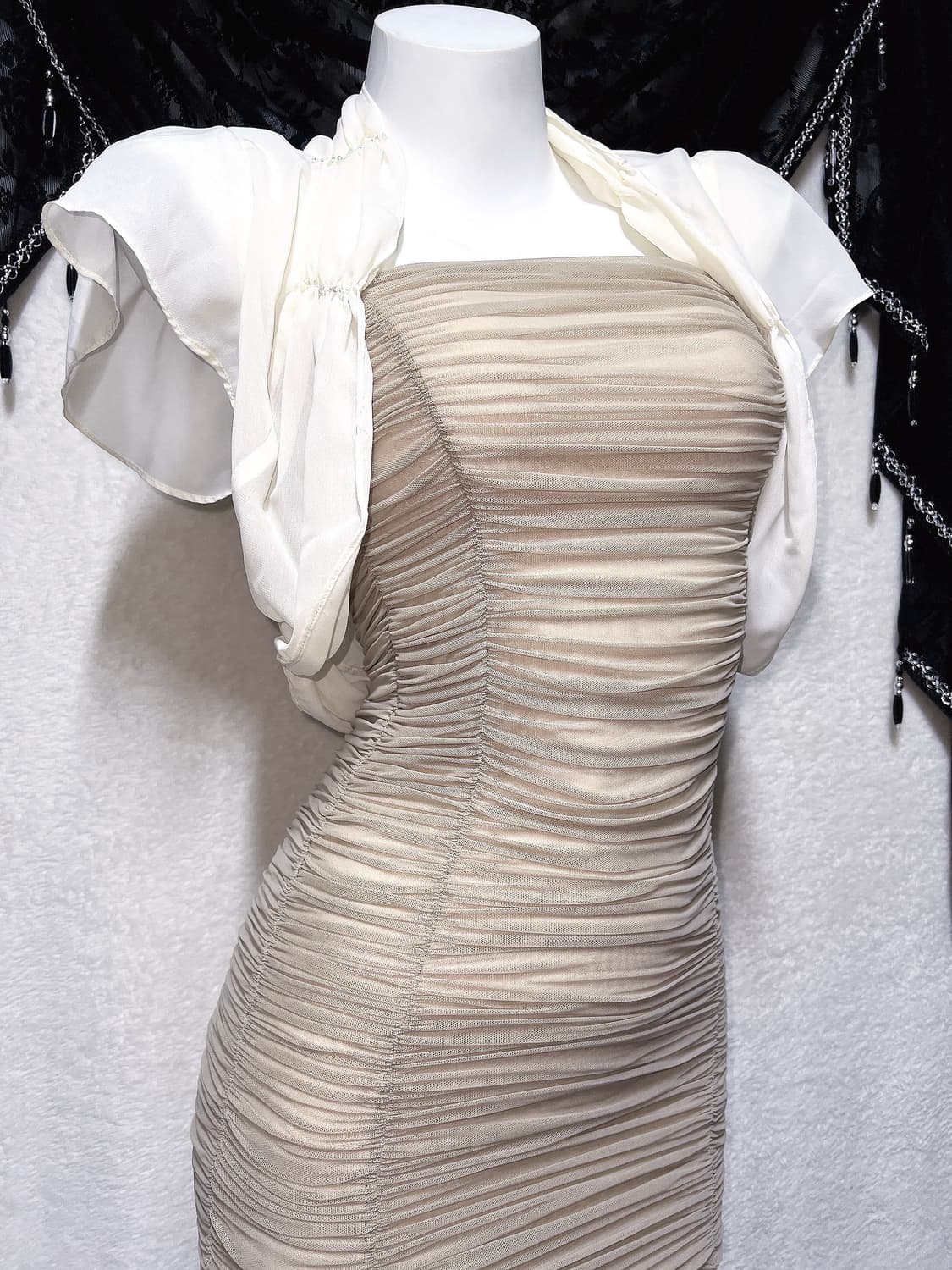 누드베이지 셔링 미니원피스 오네갸루 섹시 파티드레스 연말 딱붙핏 홀리데이 상품이미지3