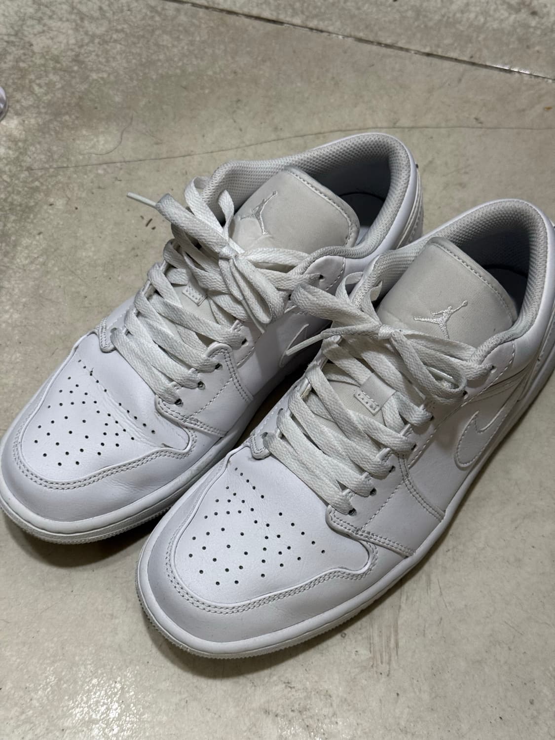 나이키 에어 조던 1 로우 트리플 화이트 275 상품이미지2