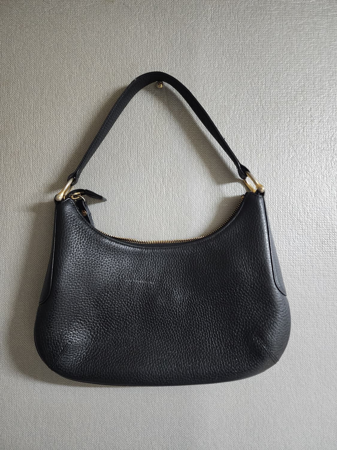 MCM 블랙 레더 숄더백 상품이미지2