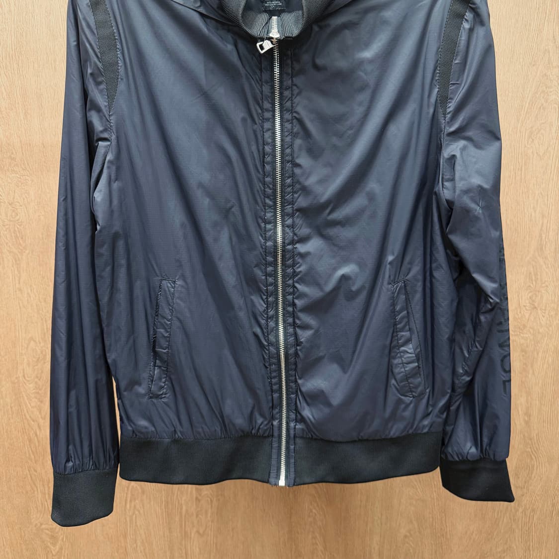 아르마니 익스체인지 나일론 바람막이 메탈 지퍼 웰트 포켓 디테일 블랙 상품이미지5