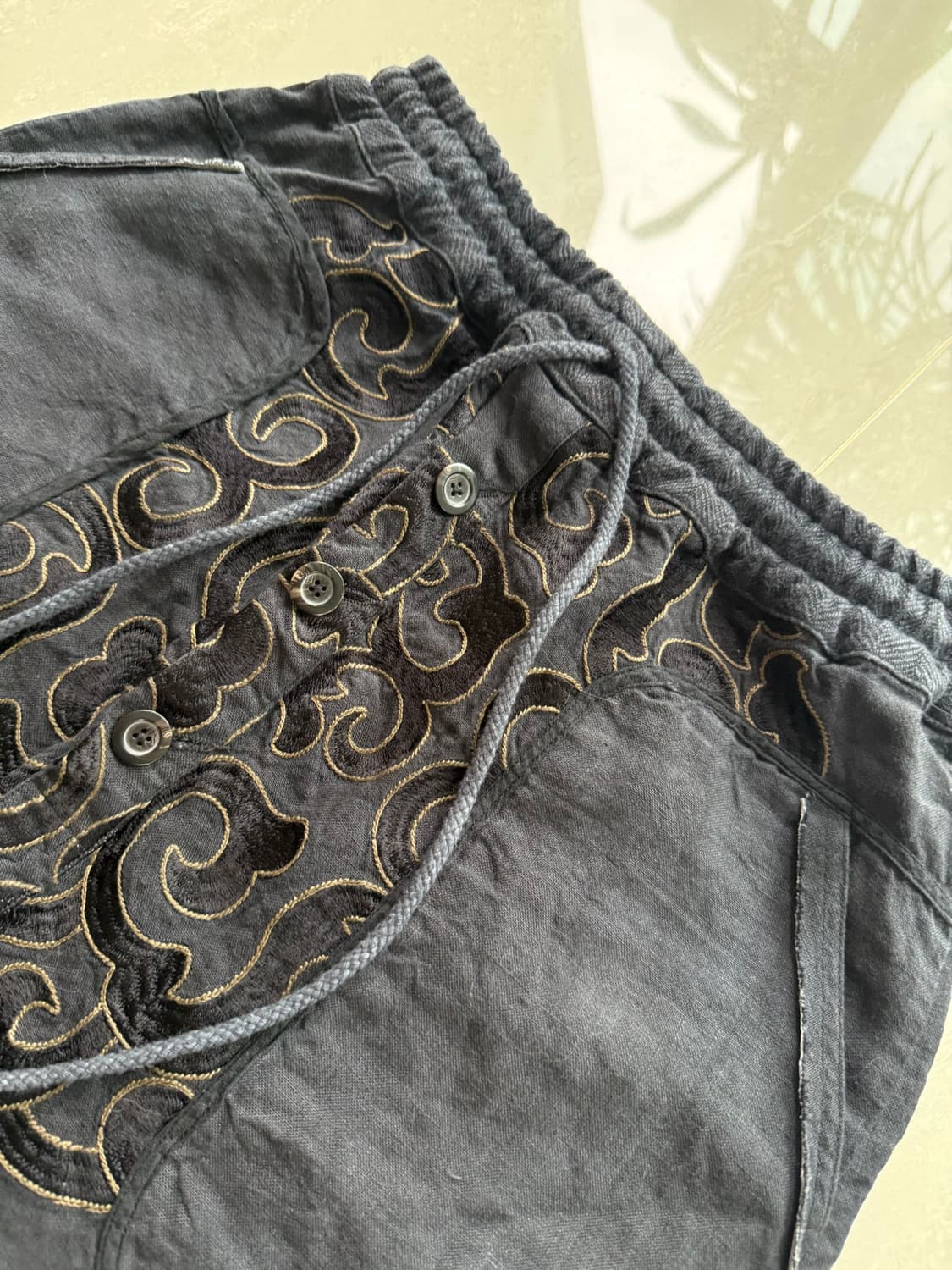 Zambarrett black embroidery linen short 상품이미지3