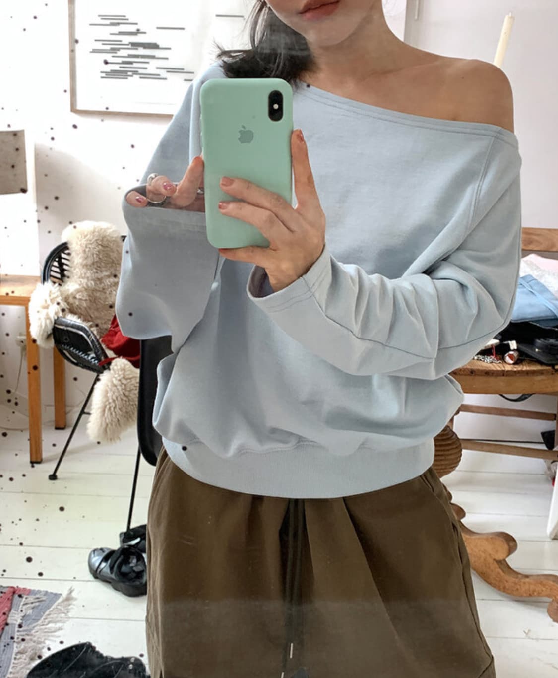 언더비  Nestle 오프숄더 맨투맨 뮤트블루 상품이미지1