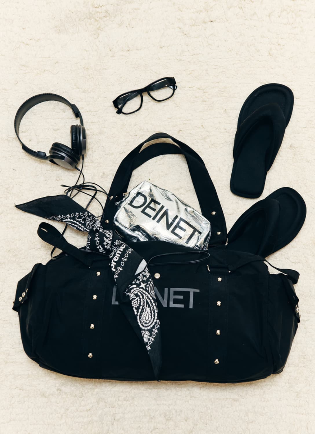 다이닛 DEINET LOGO DUFFLE BAG IN BLACK 가방 상품이미지4