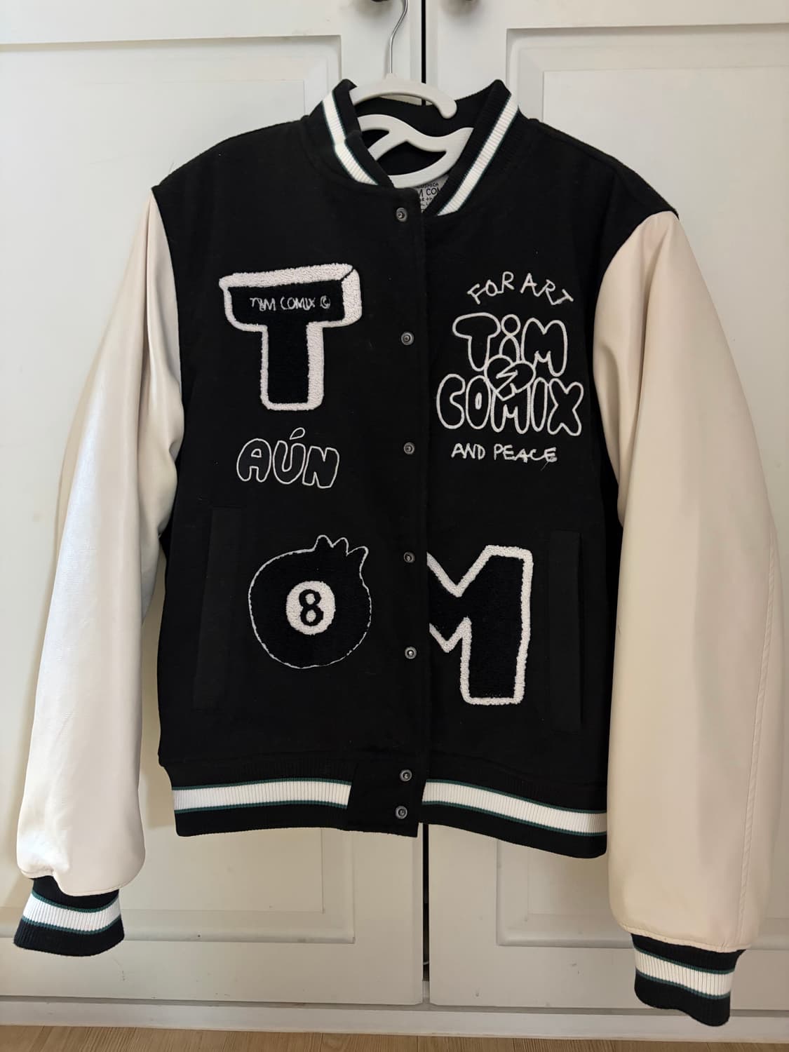 팀코믹스 8 BALL VARSITY JACKET BLACK 상품이미지1