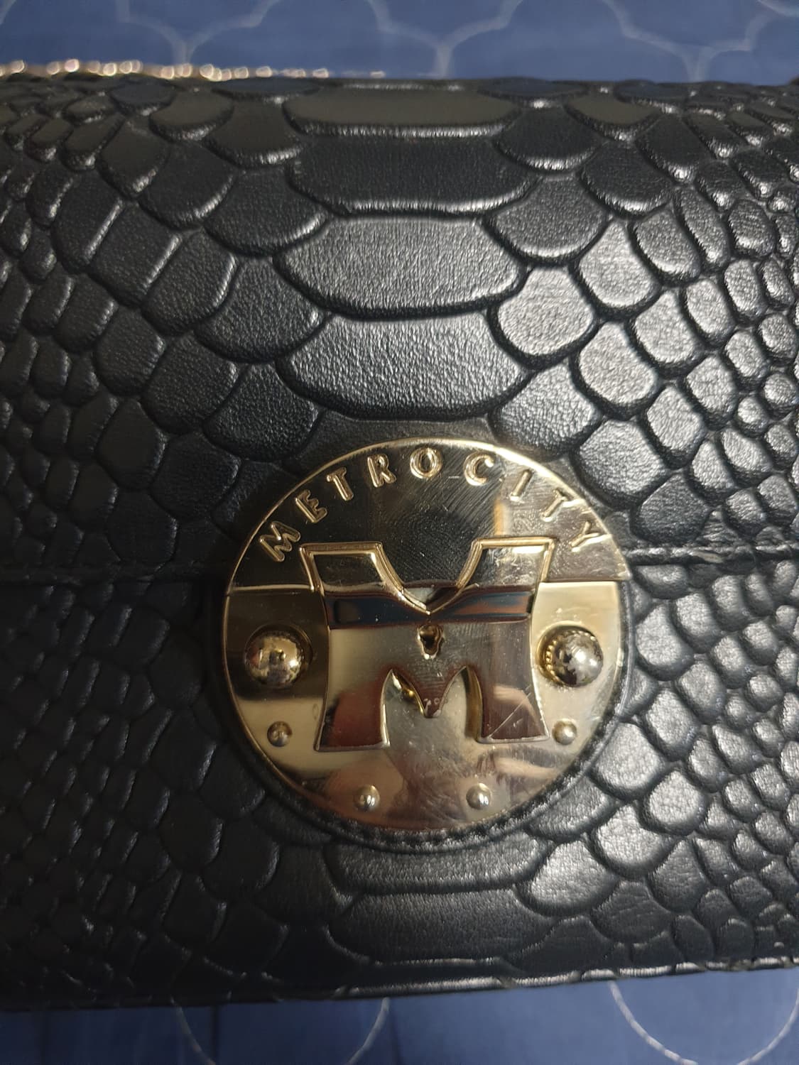 (희귀매물) 메트로시티 금장로고 뱀피 엠보 소가죽 체인 숄더백 블랙 상품이미지2