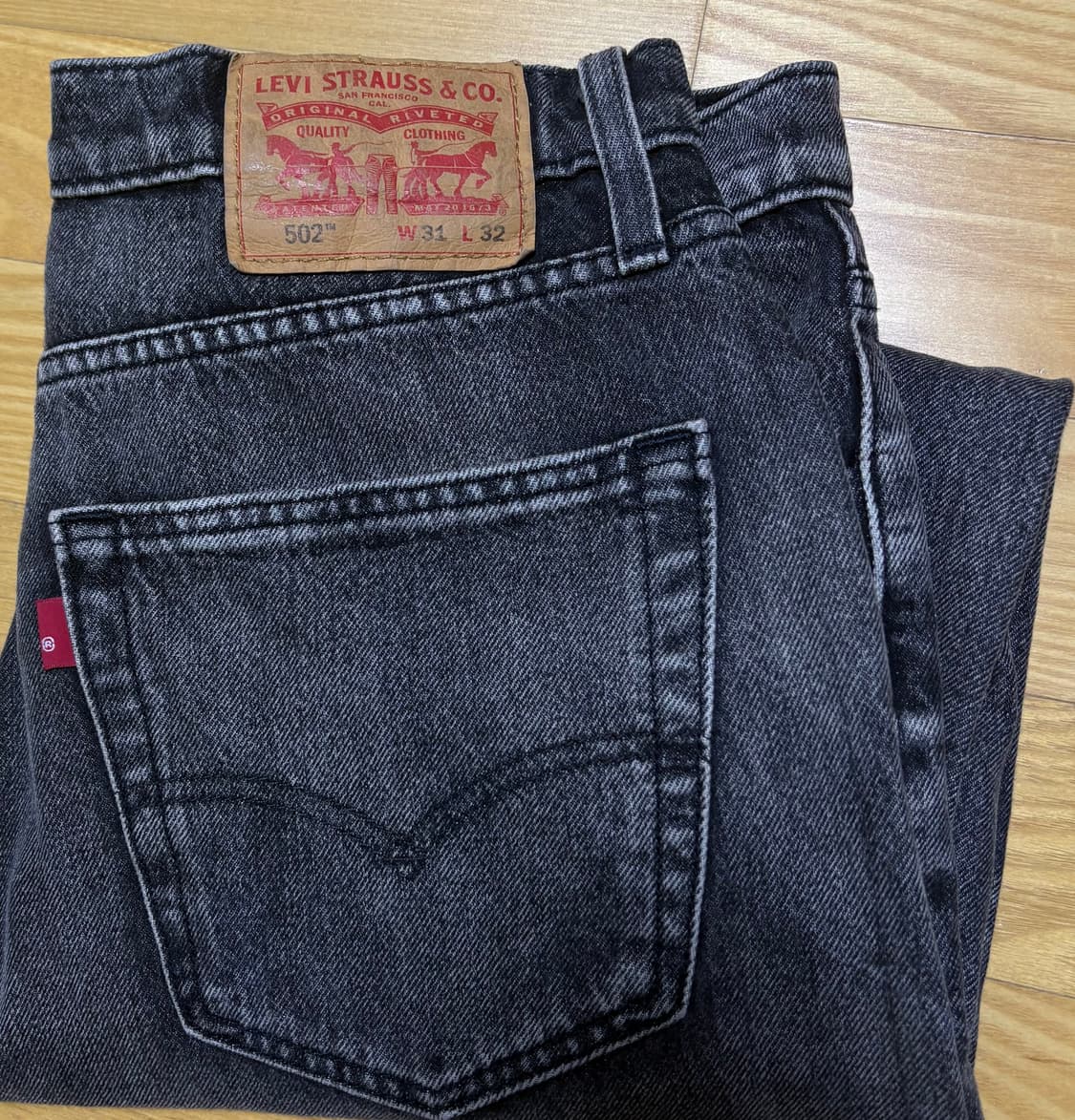 리바이스 502 블랙 워싱 데님 판매합니다! 상품이미지3